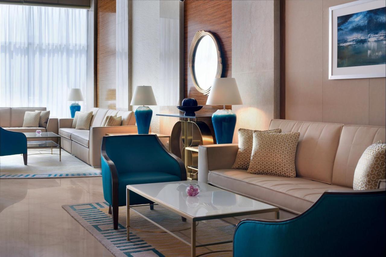 Marriott Executive Apartments Эль-Хубар Экстерьер фото The lounge at the airport