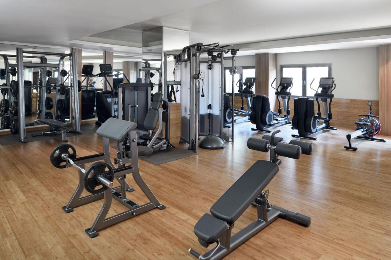 Marriott Executive Apartments Эль-Хубар Экстерьер фото A gym