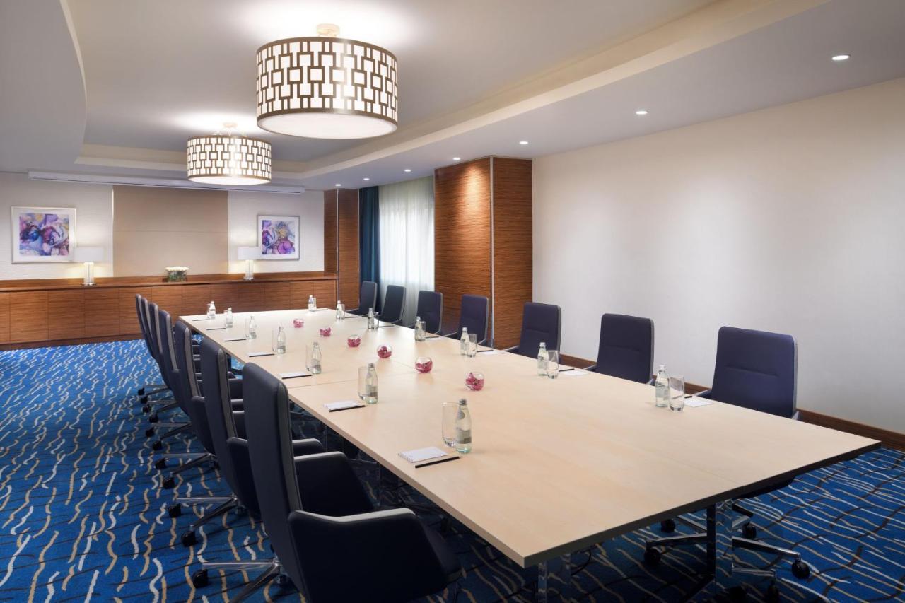 Marriott Executive Apartments Эль-Хубар Экстерьер фото Boardroom